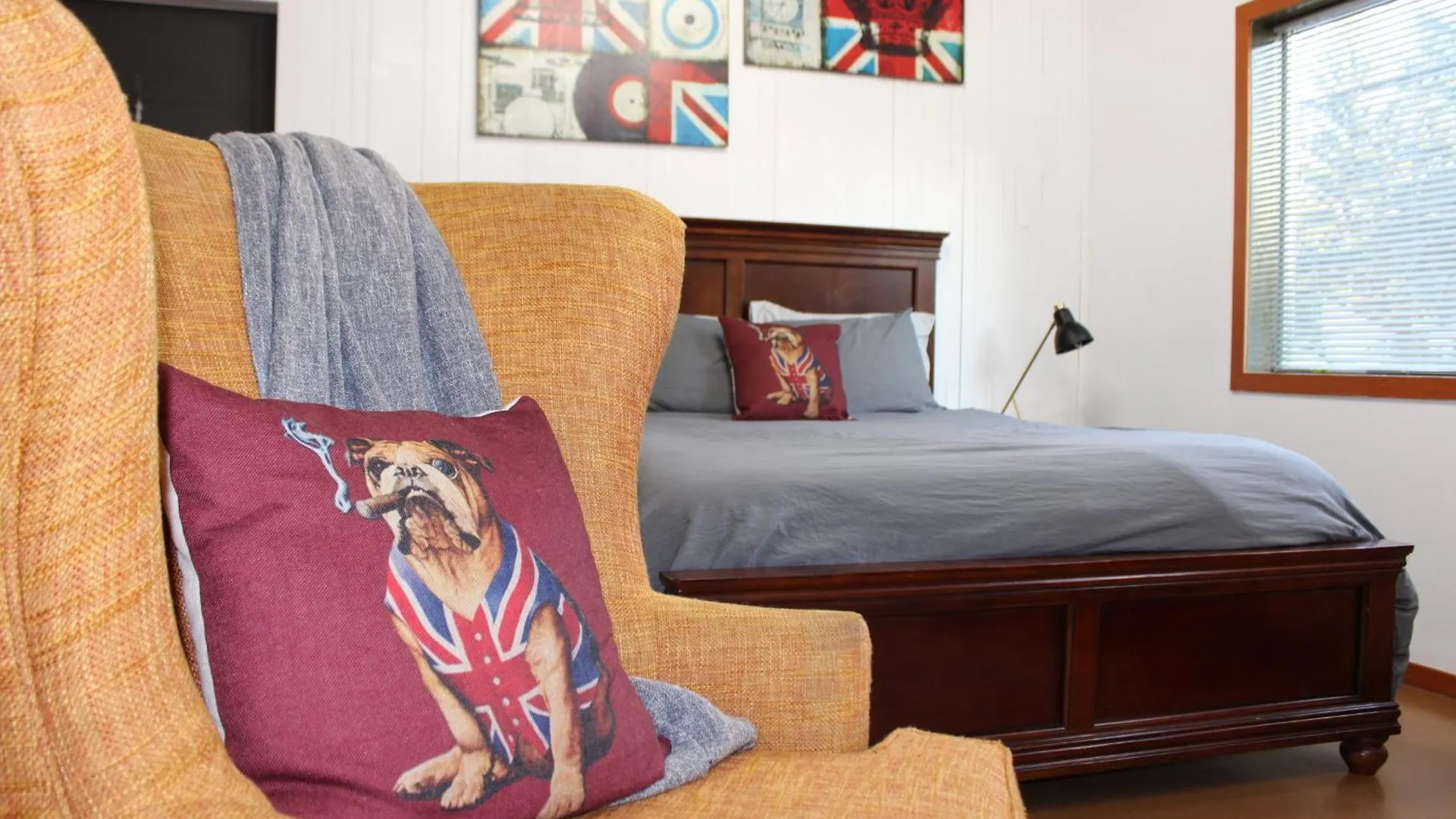 Private Bright Modern Studio! Queen Bed ! Victoria Apartmán